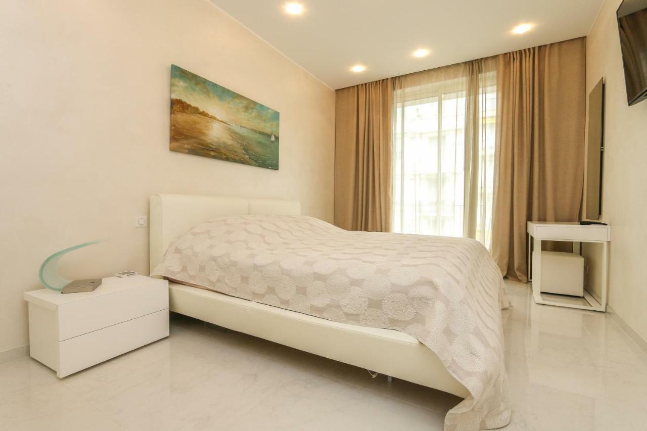 Seafront Modern Apartment Ницца Экстерьер фото